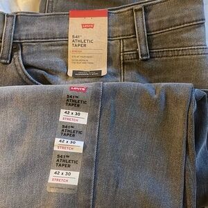 Levi’s 42x30 athletic taper stretch fit. new with tags